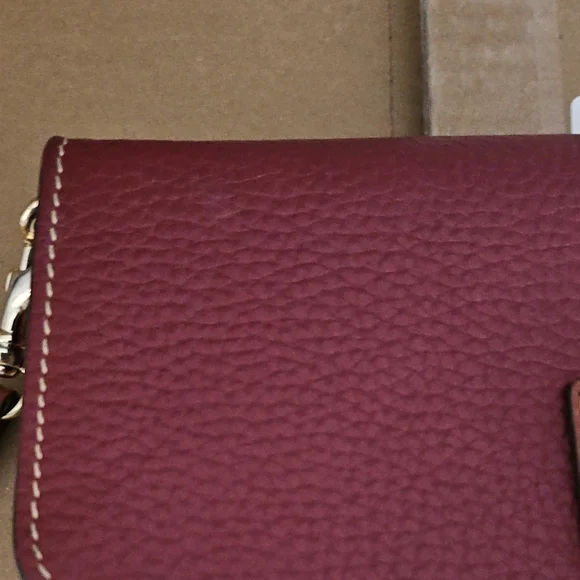 *SALE* - DOONEY & BOURKE Crossbody Wallet - Burgandy - EUC - Picture 3 of 5